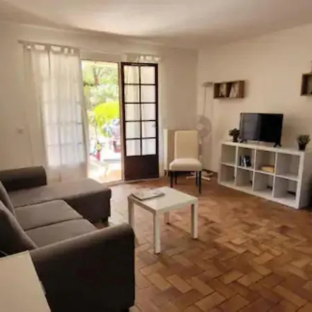 Proche Mer A Saint-raphael Yourhostehelper *